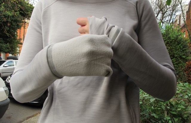 Love it when winter running tops have fold over sleeves - GapFit